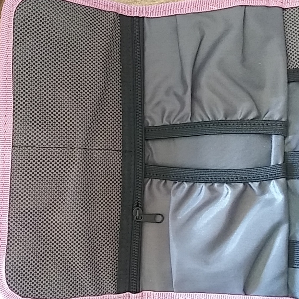 ONN Trifold Gadget Organizer - Picture 5 of 6
